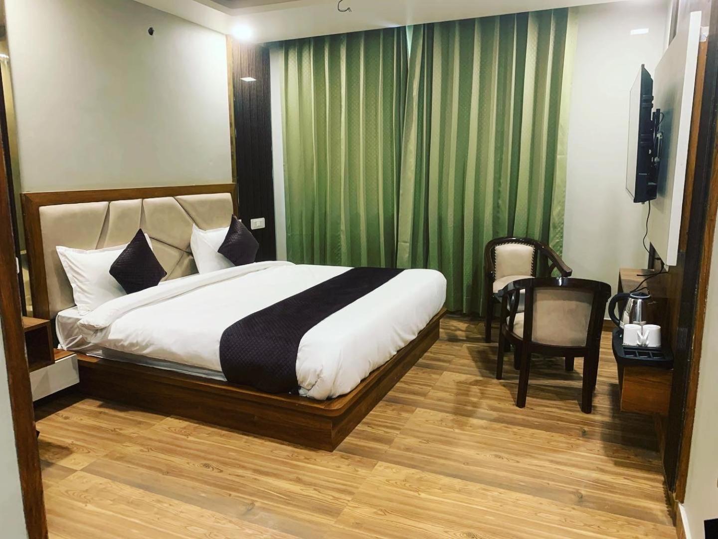 Hotel & Hostel Vimal Ganga רישיקש מראה חיצוני תמונה